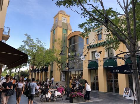 madrid outlet village.